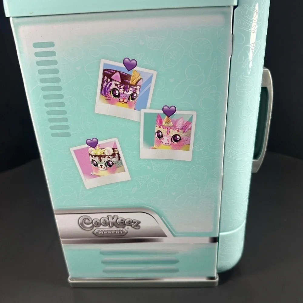 Cookeez Makery Mini Fridge in Light Blue pre owned Exellent condition